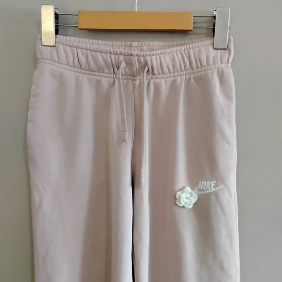 Nike Pastel Pink Jogger Sweatpants with Crochet Flower & Logo – Size XS GUC - Picture 3 of 15